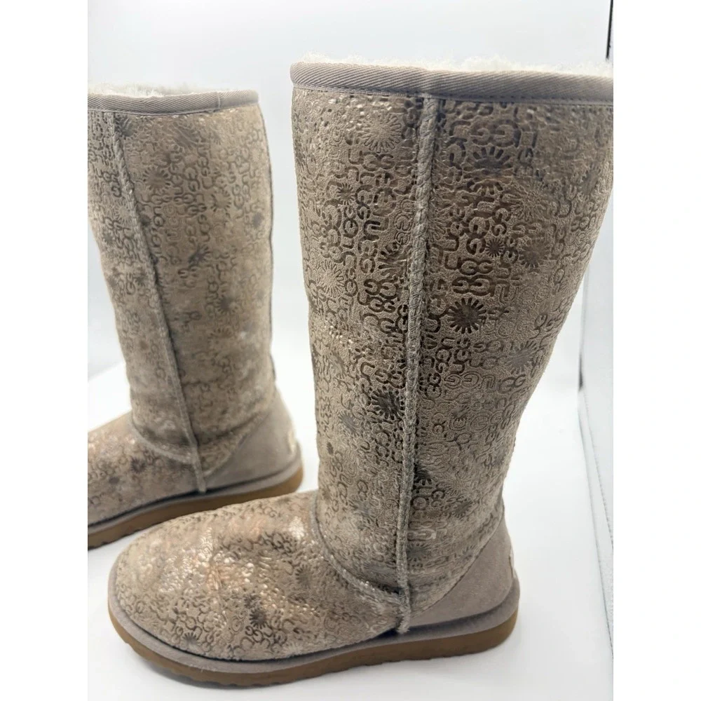 UGG Australia Women's Classic Tall Boots Gray Suede Sheepskin Winter Size 8W